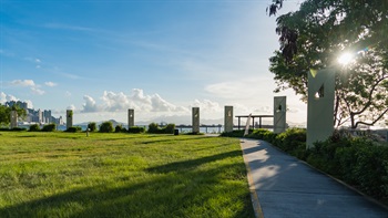 The sounds of the wind chime pillars along the promenade creates a unique park experience.